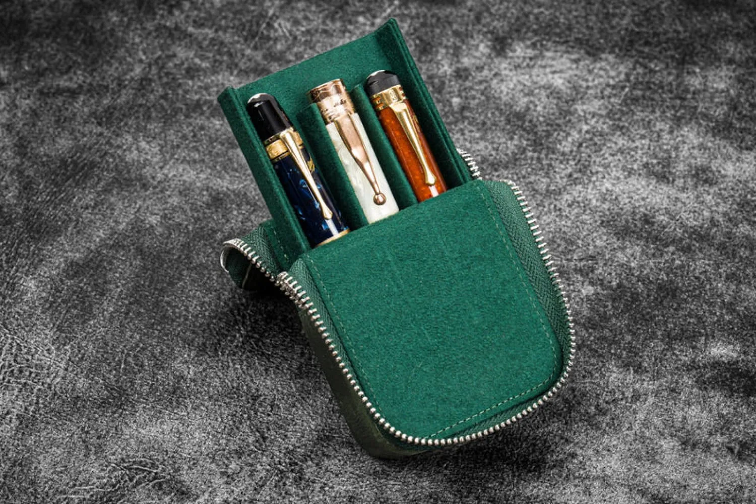 Galen Leather Zippered Magnum Opus Hard 3 Slots Pen Case in Crazy Horse Forest Green