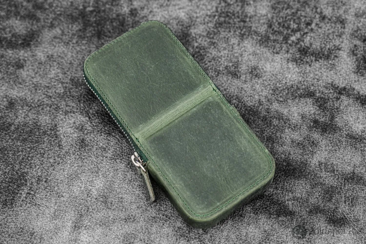 Galen Leather Zippered Magnum Opus Hard 3 Slots Pen Case in Crazy Horse Forest Green