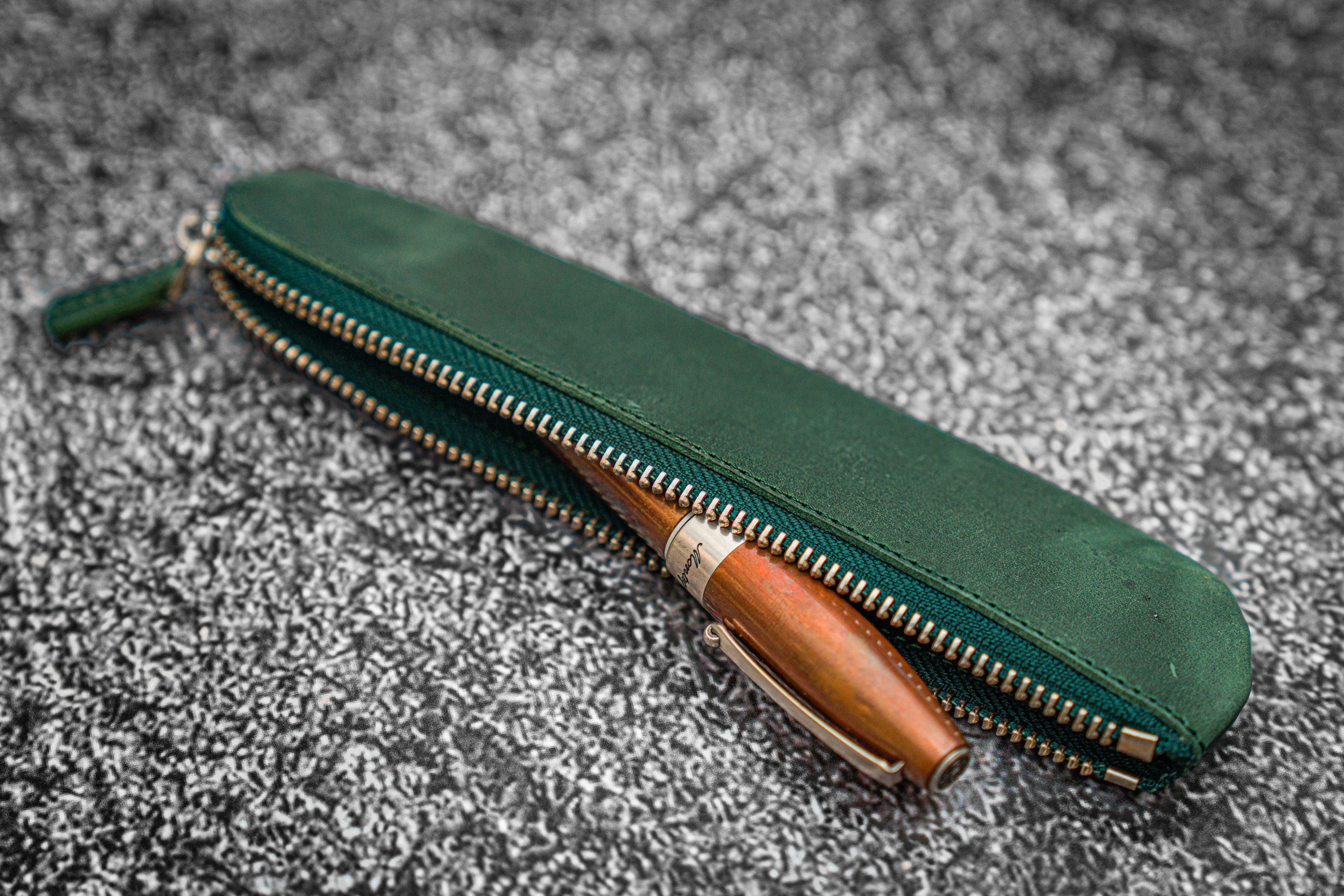 Leather Zippered Single Fountain Pen Pouch - Crazy Horse Forest Green